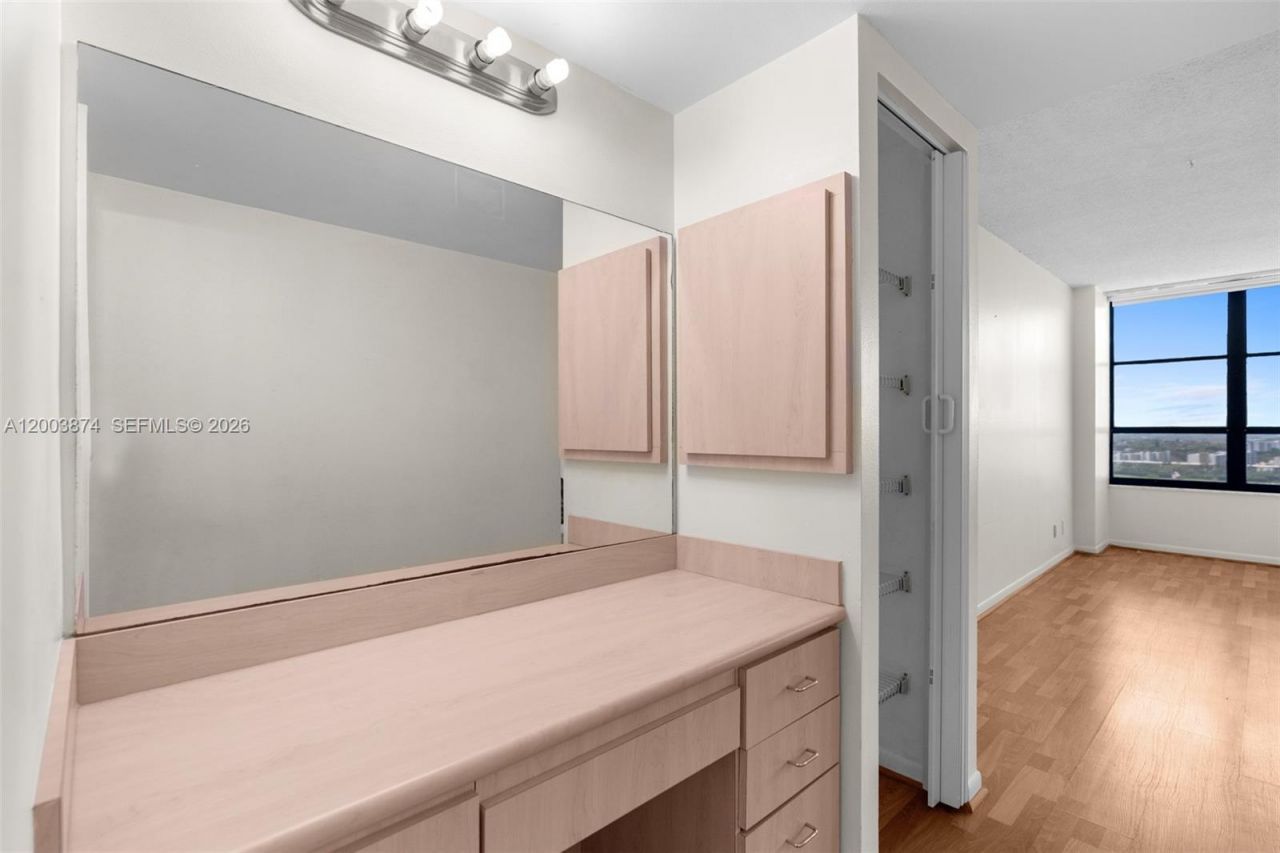 600 Three Islands Blvd, Unit 1707, Hallandale Beach, FL 33009 Photo