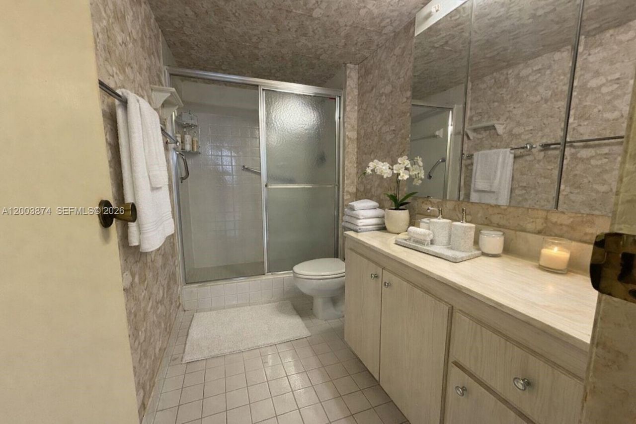 600 Three Islands Blvd, Unit 1707, Hallandale Beach, FL 33009 Photo