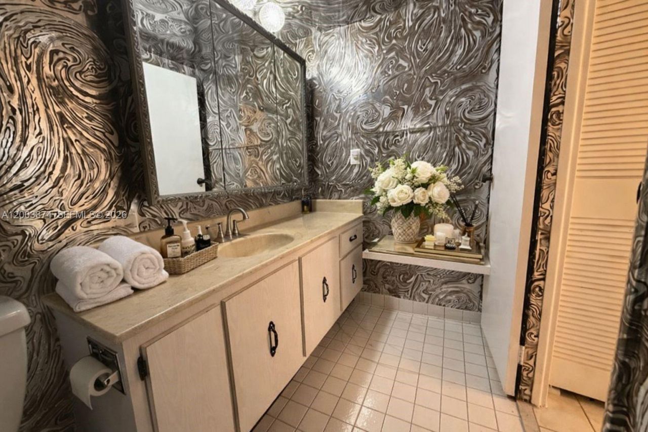 600 Three Islands Blvd, Unit 1707, Hallandale Beach, FL 33009 Photo