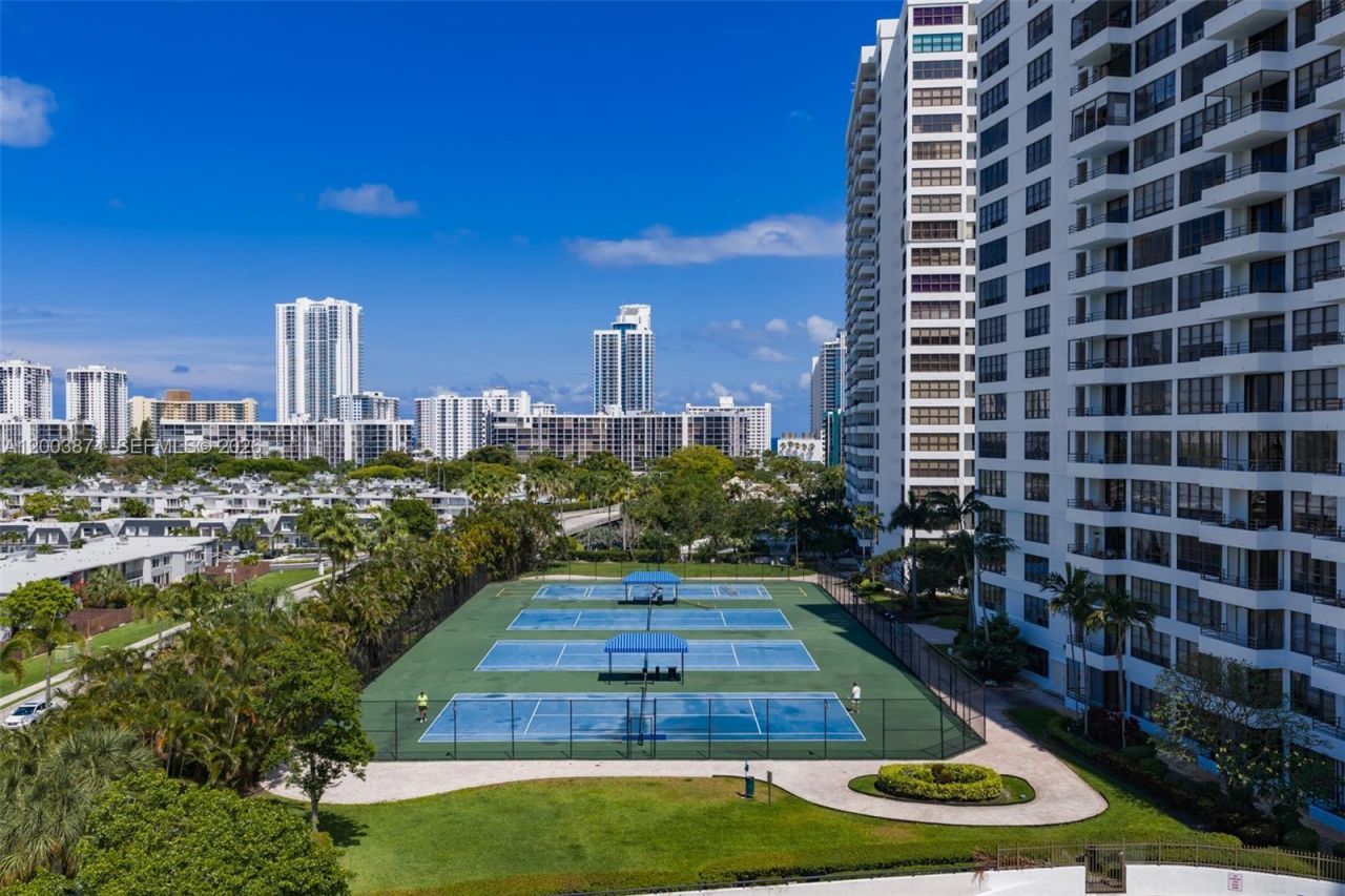600 Three Islands Blvd, Unit 1707, Hallandale Beach, FL 33009 Photo