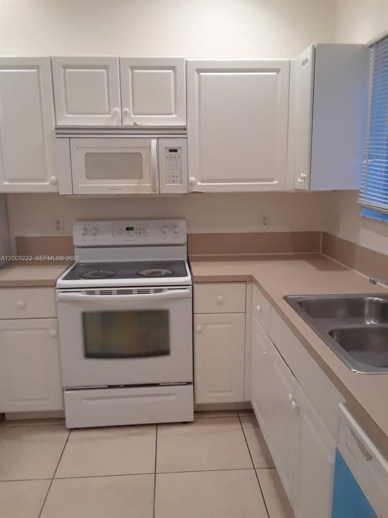 3828 SW 48th Ave , Unit D-27, Pembroke Park, FL 33023 Photo