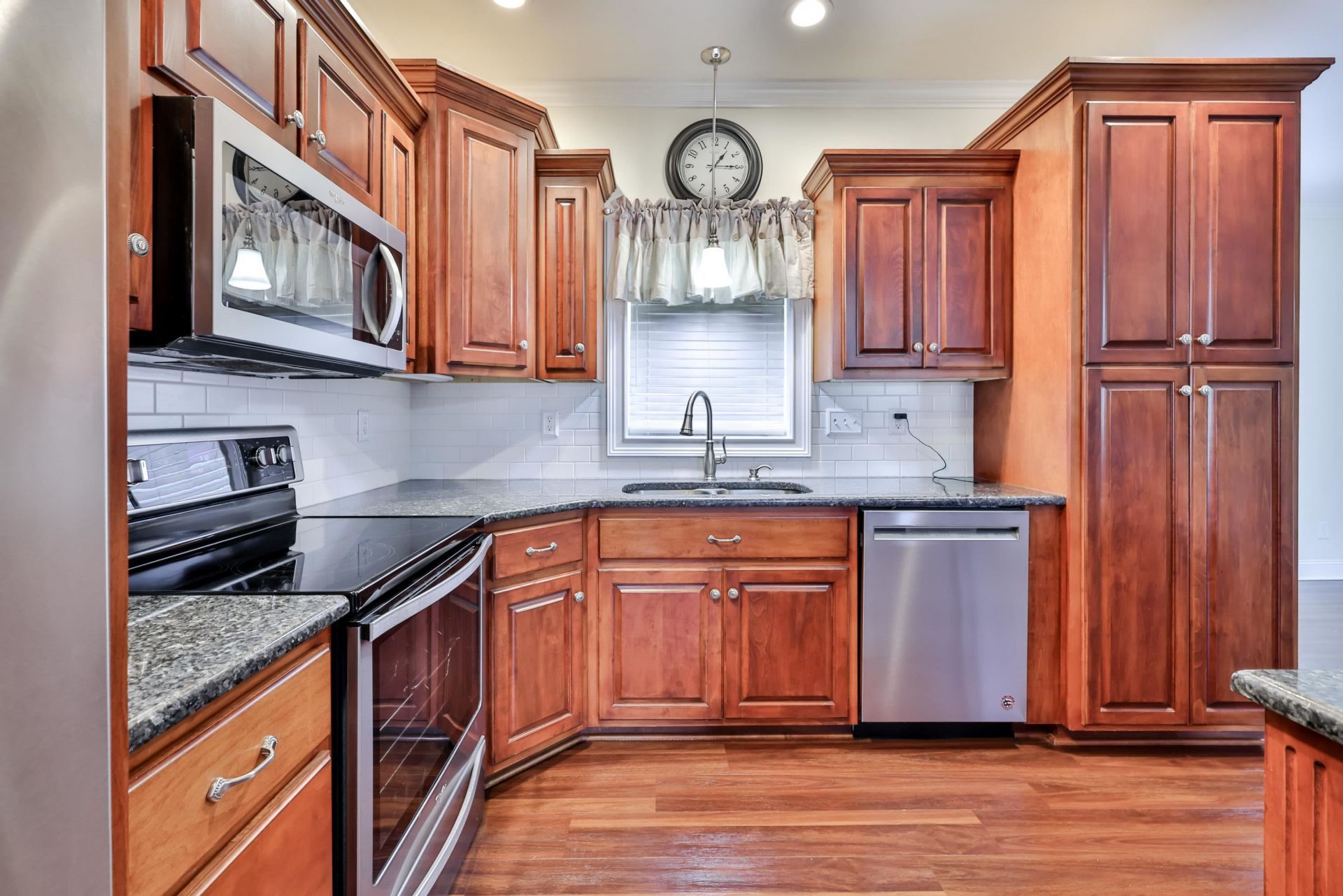 813 Sisters Rd.  Photo 6