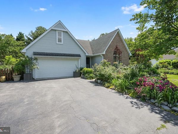 18 E HUNTINGTON CIRCLE, DOVER, DE 19904