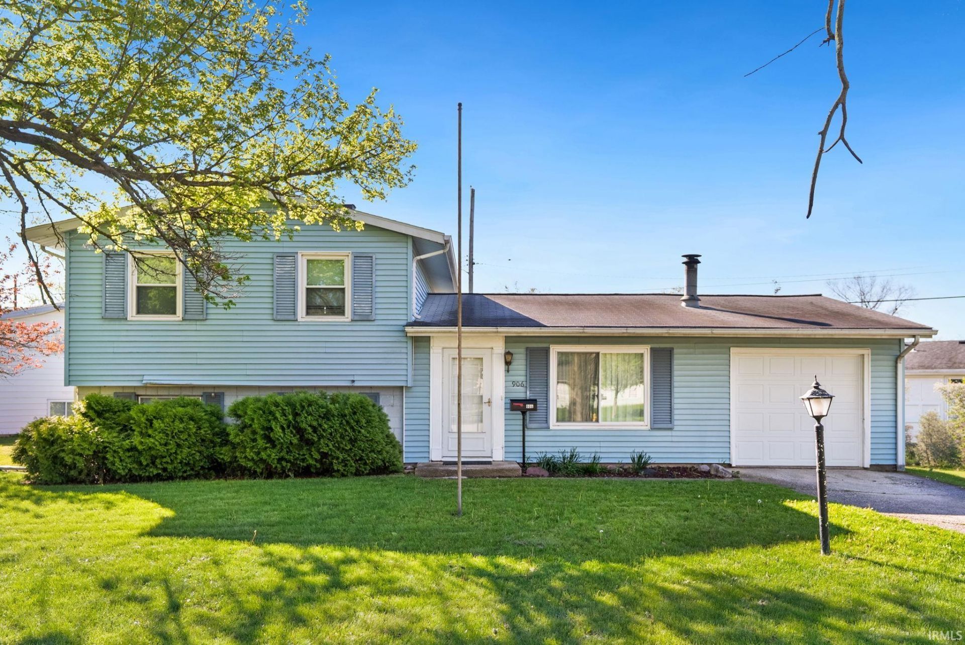 906 Buckingham Drive, Fort Wayne, IN 46825 Main Photo