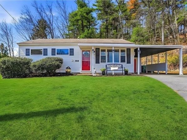 18 Delray Gdns, Northbridge, MA 01588