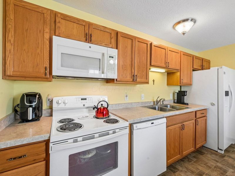 500 Eldon Drive, West Jefferson, OH 43162 Photo 10