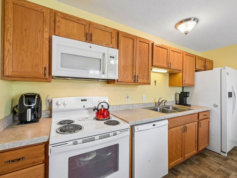 500 Eldon Drive, West Jefferson, OH 43162 Photo 9