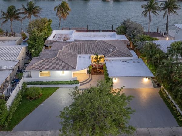 1690 Daytonia Rd , Miami Beach, FL 33141