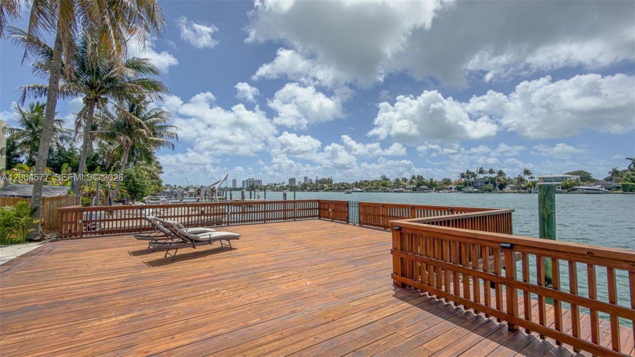 1690 Daytonia Rd , Miami Beach, FL 33141 Photo