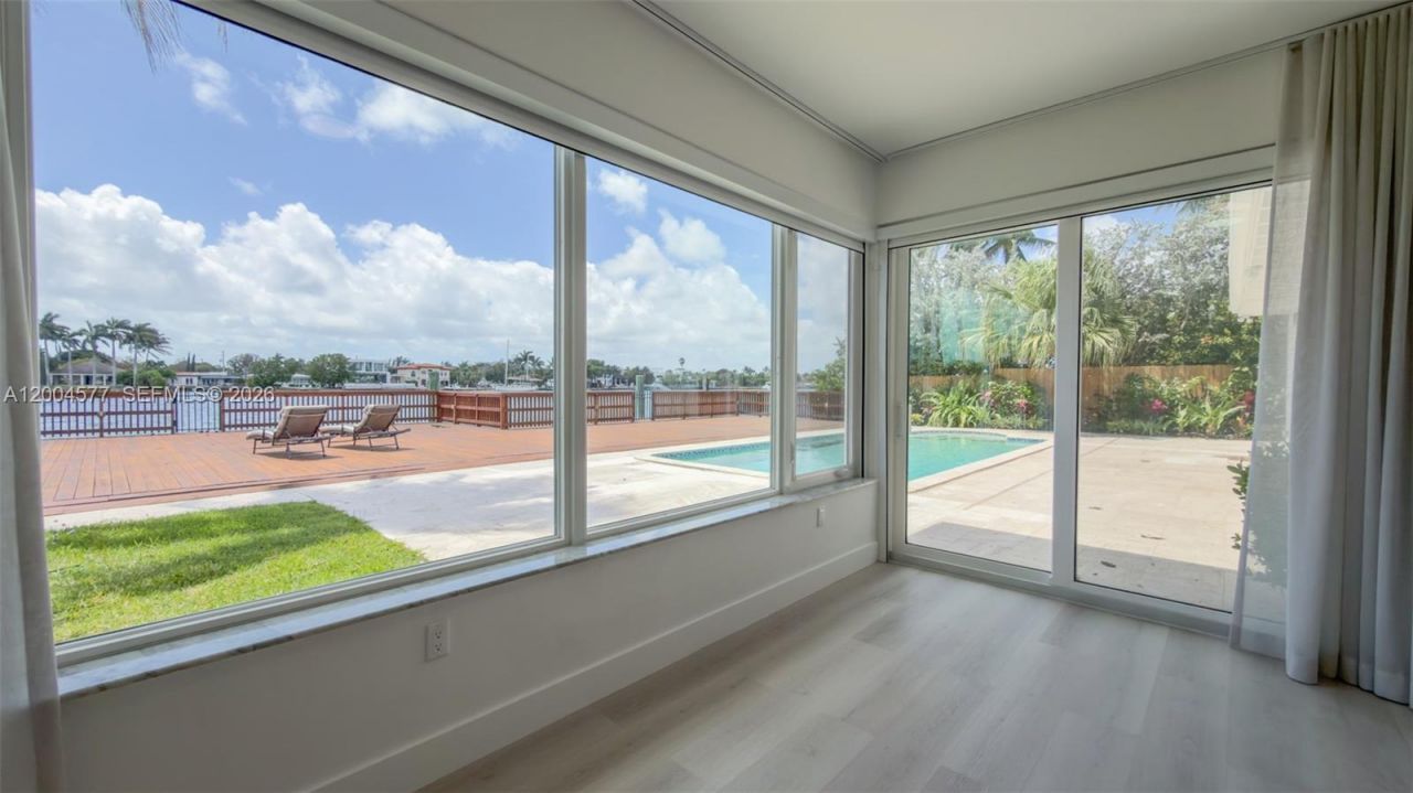 1690 Daytonia Rd , Miami Beach, FL 33141 Photo