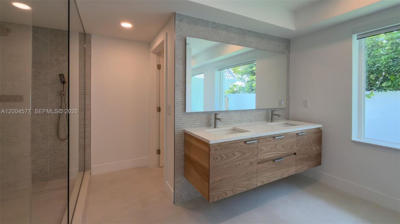 1690 Daytonia Rd, Miami Beach, FL 33141 Photo