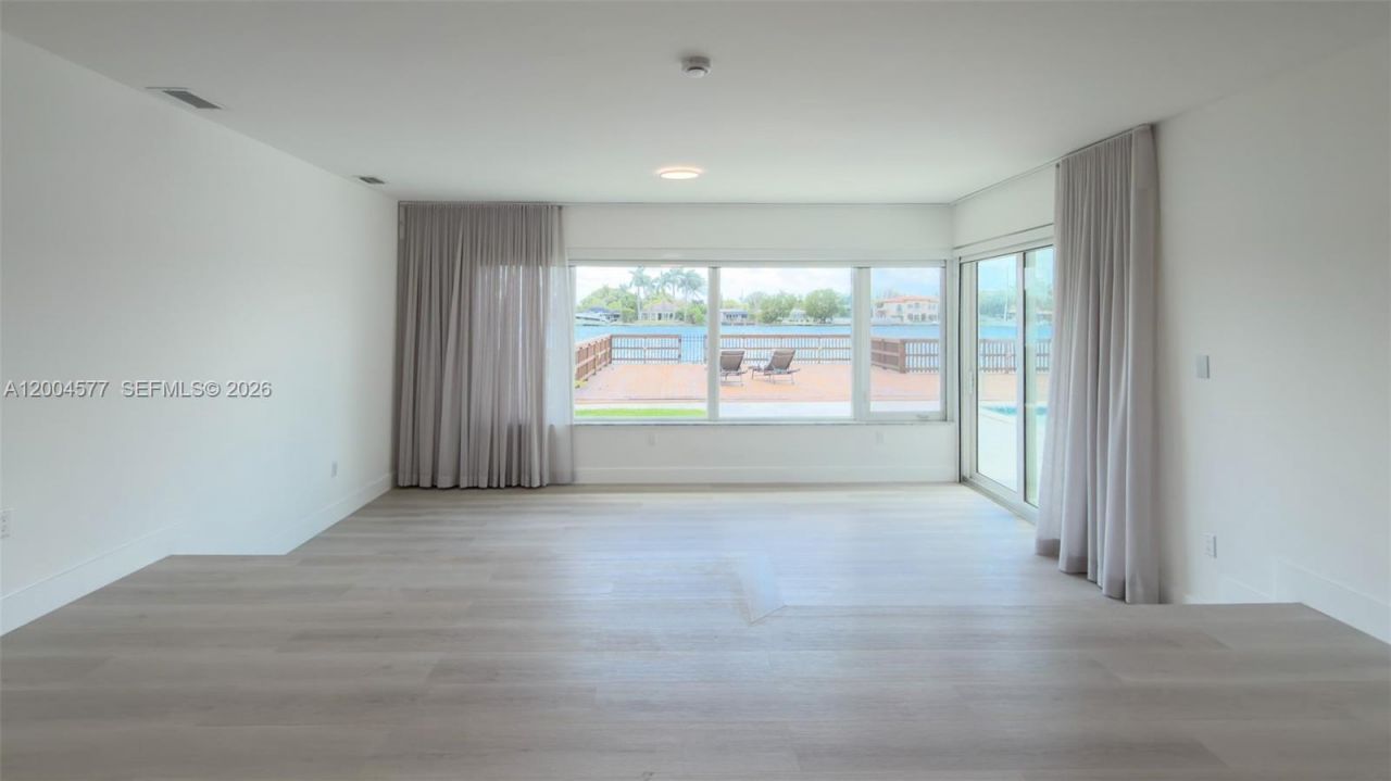 1690 Daytonia Rd, Miami Beach, FL 33141 Photo