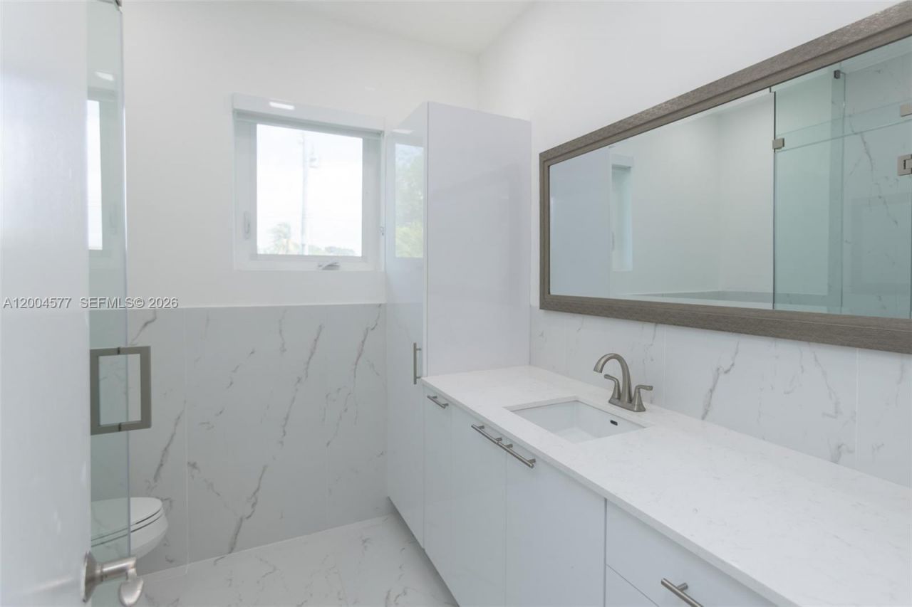 1690 Daytonia Rd, Miami Beach, FL 33141 Photo