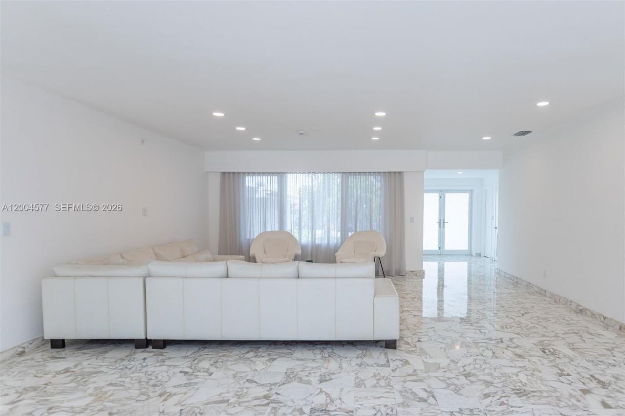 1690 Daytonia Rd , Miami Beach, FL 33141 Photo
