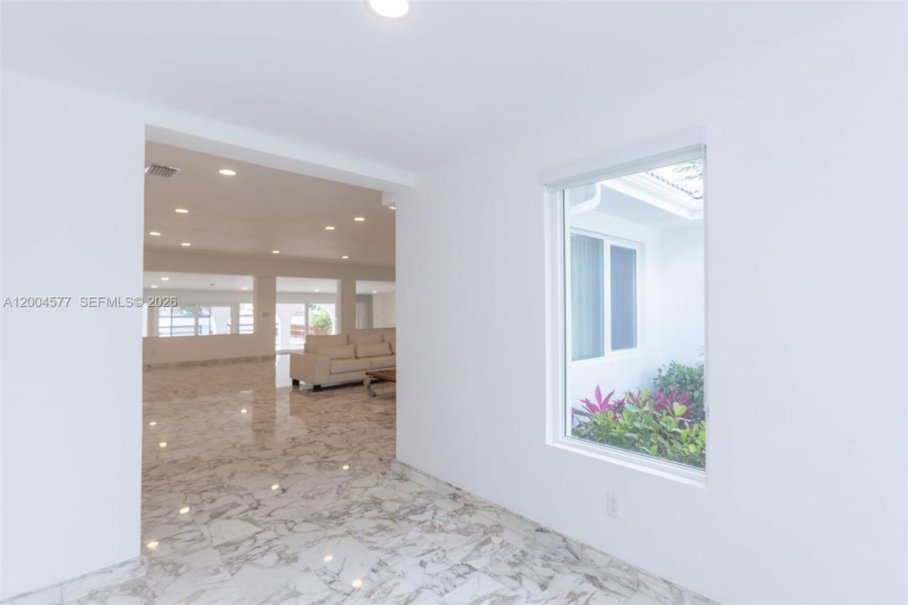1690 Daytonia Rd, Miami Beach, FL 33141 Photo