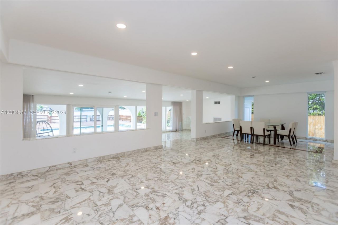 1690 Daytonia Rd , Miami Beach, FL 33141 Photo