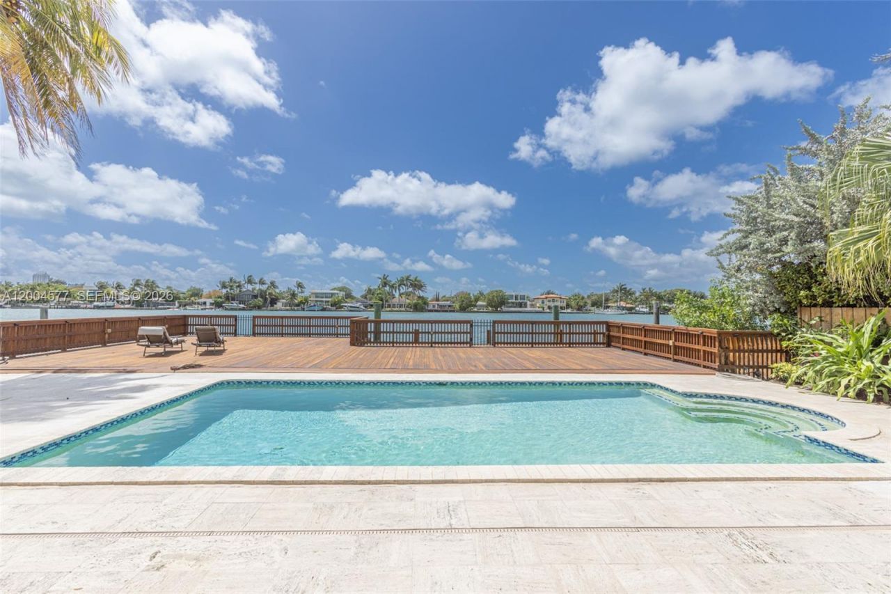 1690 Daytonia Rd , Miami Beach, FL 33141 Photo