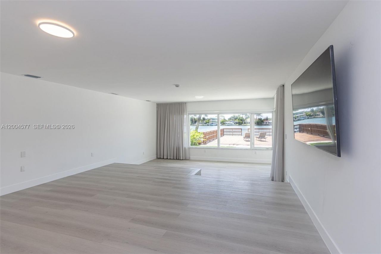1690 Daytonia Rd, Miami Beach, FL 33141 Photo