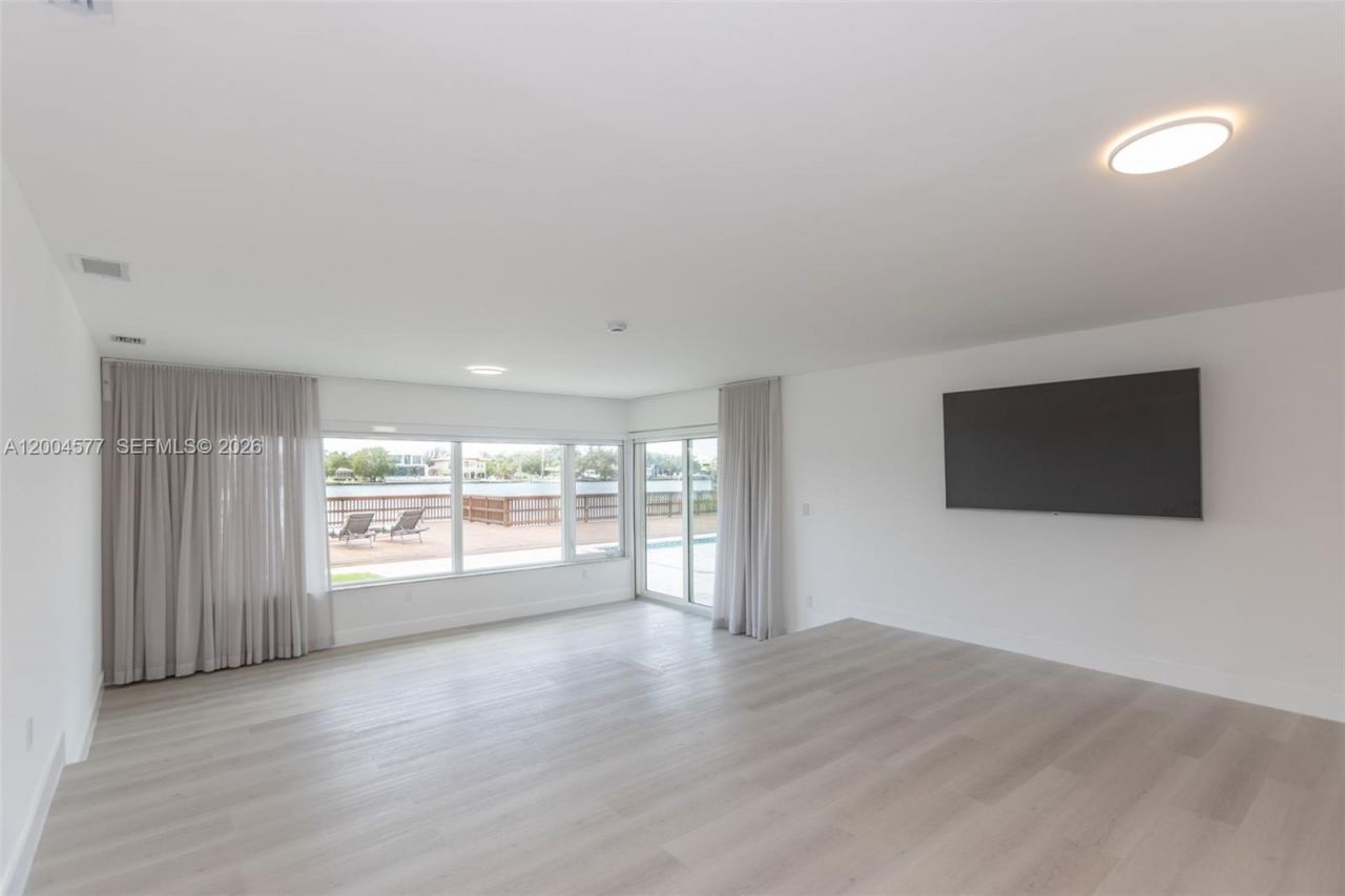 1690 Daytonia Rd, Miami Beach, FL 33141 Photo
