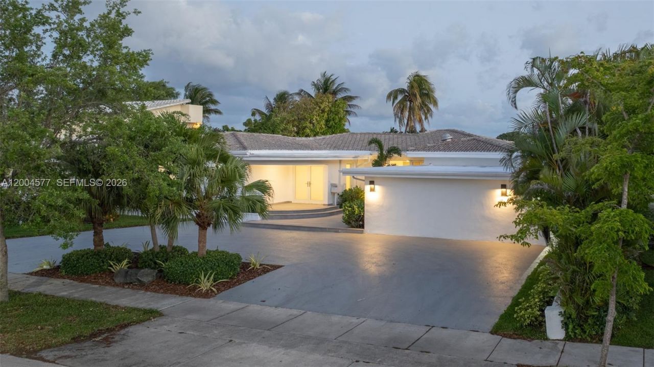 1690 Daytonia Rd , Miami Beach, FL 33141 Photo