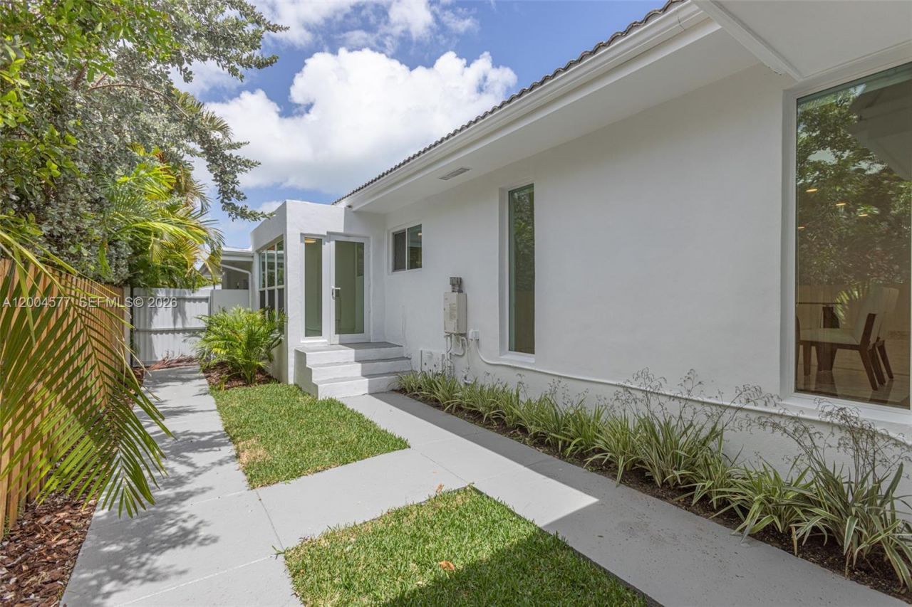 1690 Daytonia Rd , Miami Beach, FL 33141 Photo