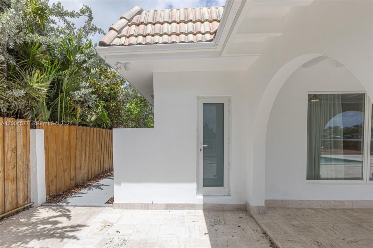 1690 Daytonia Rd , Miami Beach, FL 33141 Photo