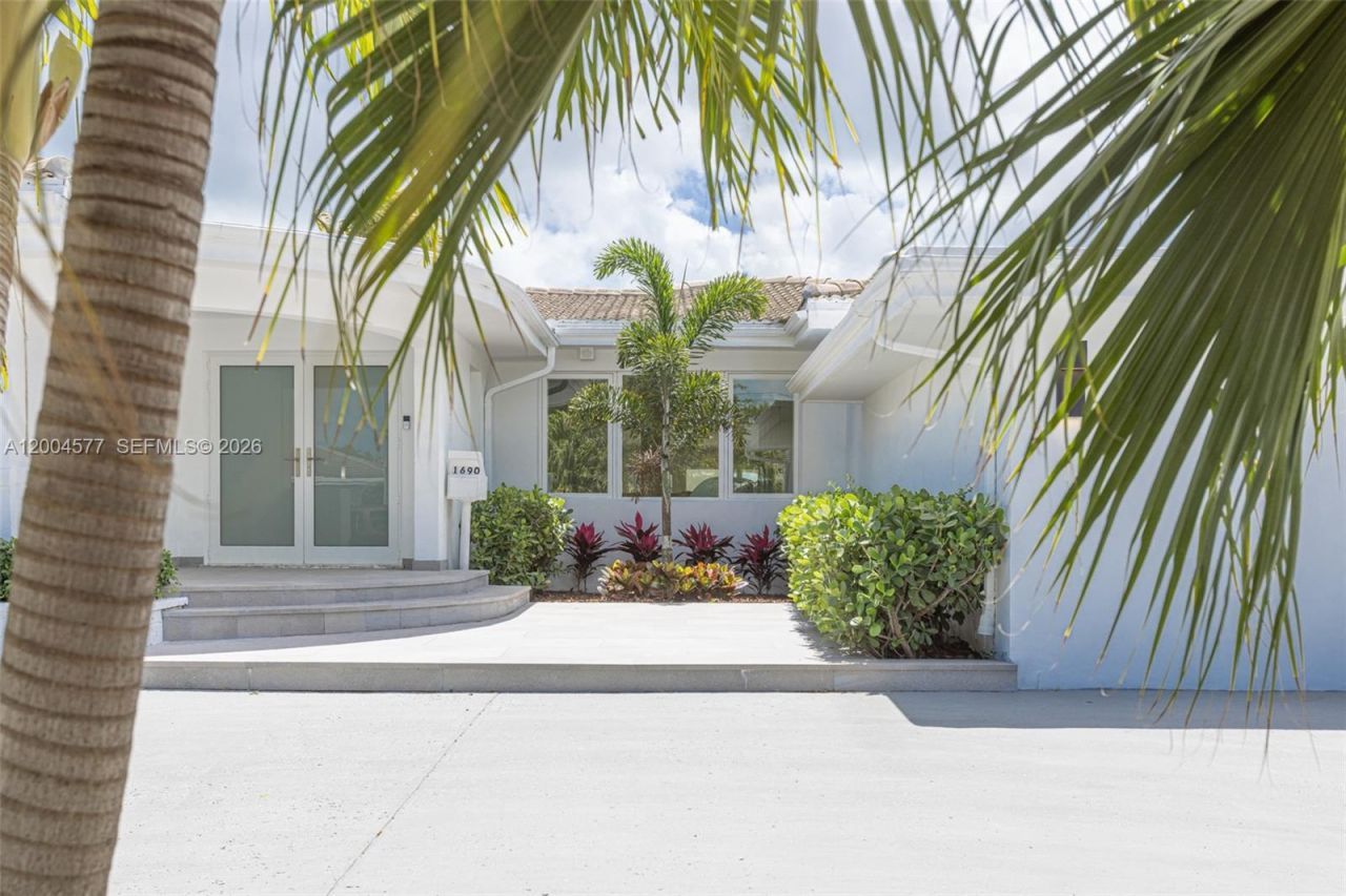 1690 Daytonia Rd , Miami Beach, FL 33141 Photo