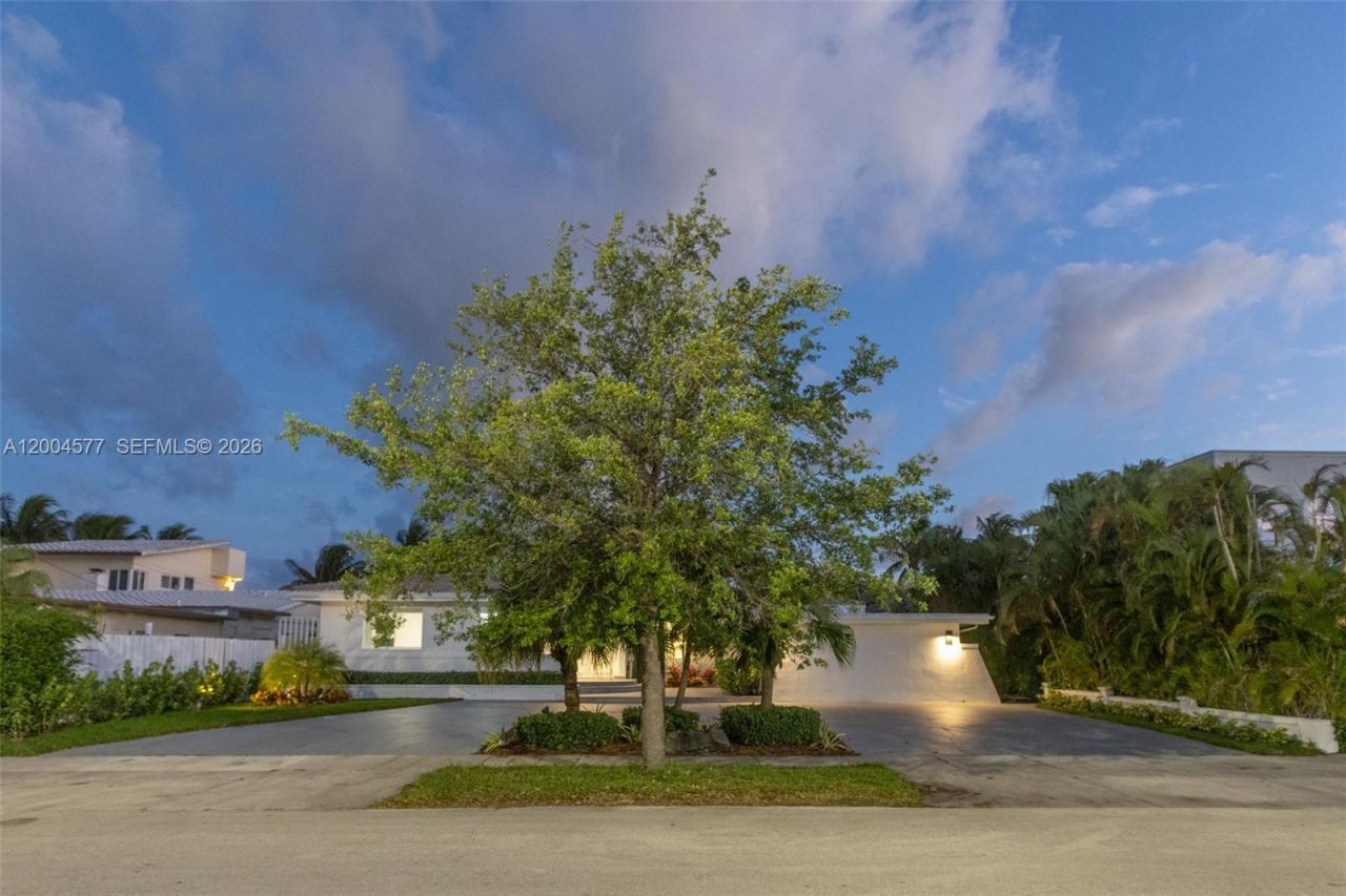 1690 Daytonia Rd , Miami Beach, FL 33141 Photo