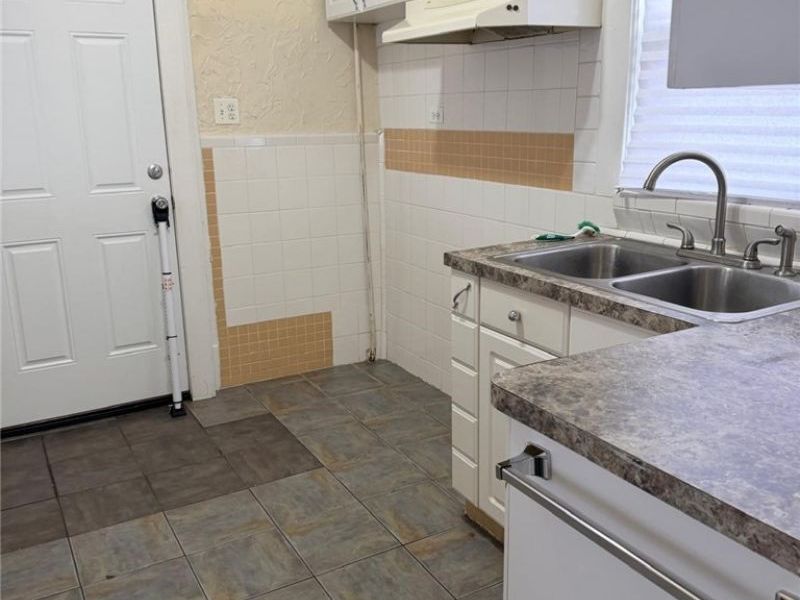 1830 Corning Avenue, Cleveland, OH 44109 Photo 6