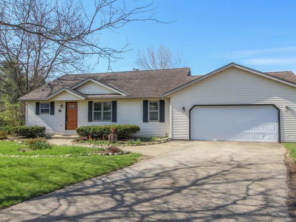 107 Mallard Ct, Sullivan, WI 53178