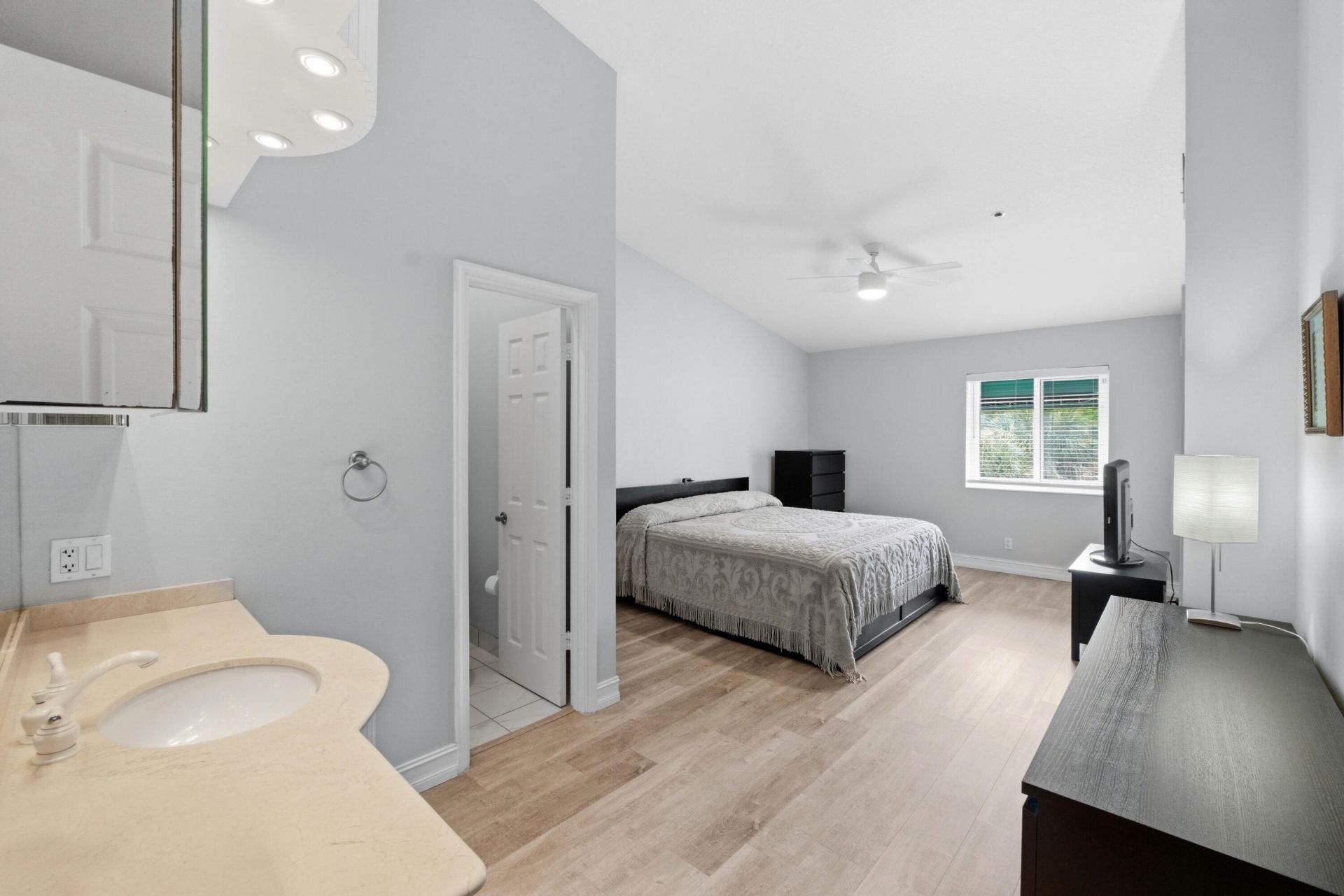 2445 NE 14th Street, Unit 5-509, Pompano Beach, FL 33062 Photo