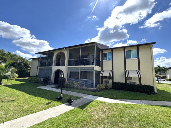 5817 La Pinata Boulevard, Unit B-1, Greenacres, FL 33463