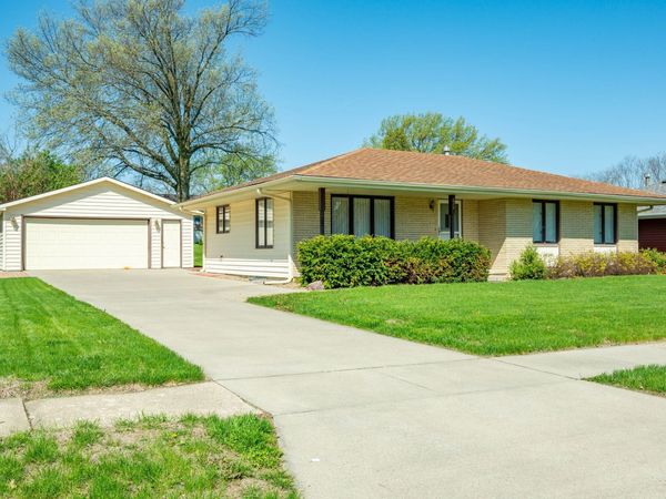 450 N 9th Street, Carlisle, IA 50047
