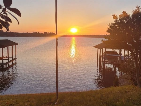 182 Shore Drive , Hartfield, VA 23071