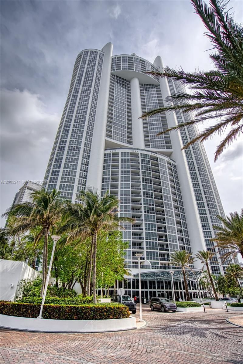 18201 Collins Ave , Unit 1701, Sunny Isles Beach, FL 33160 Photo