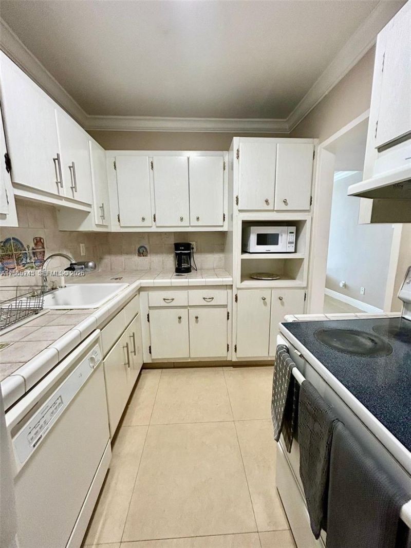 100 Lincoln Rd , Unit 1010, Miami Beach, FL 33139 Photo