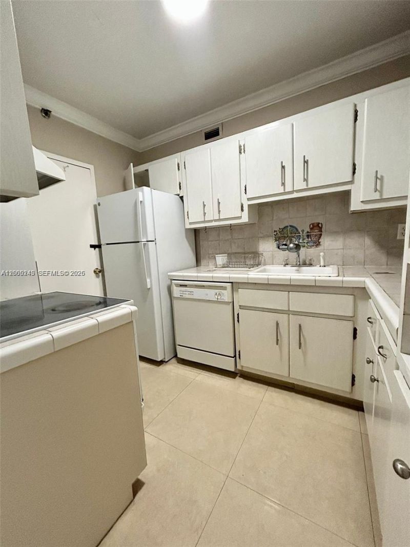 100 Lincoln Rd , Unit 1010, Miami Beach, FL 33139 Photo