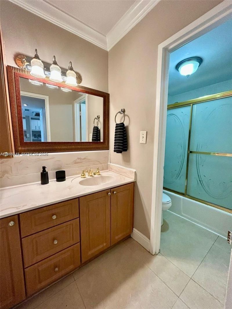 100 Lincoln Rd , Unit 1010, Miami Beach, FL 33139 Photo