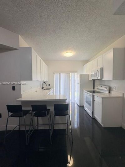 8019 Lake Dr, Unit 103, Doral, FL 33166 Photo