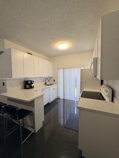 8019 Lake Dr, Unit 103, Doral, FL 33166 Photo