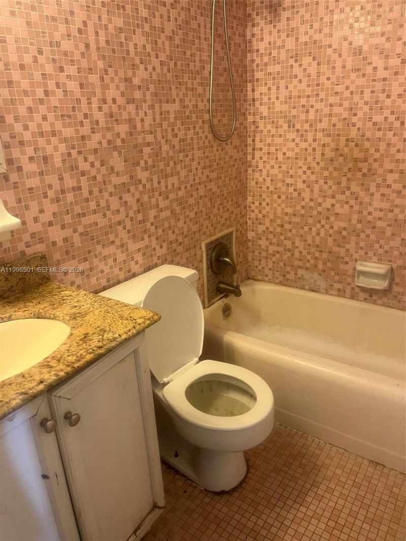 7545 E Treasure Dr, Unit 5H, North Bay Village, FL 33141 Photo