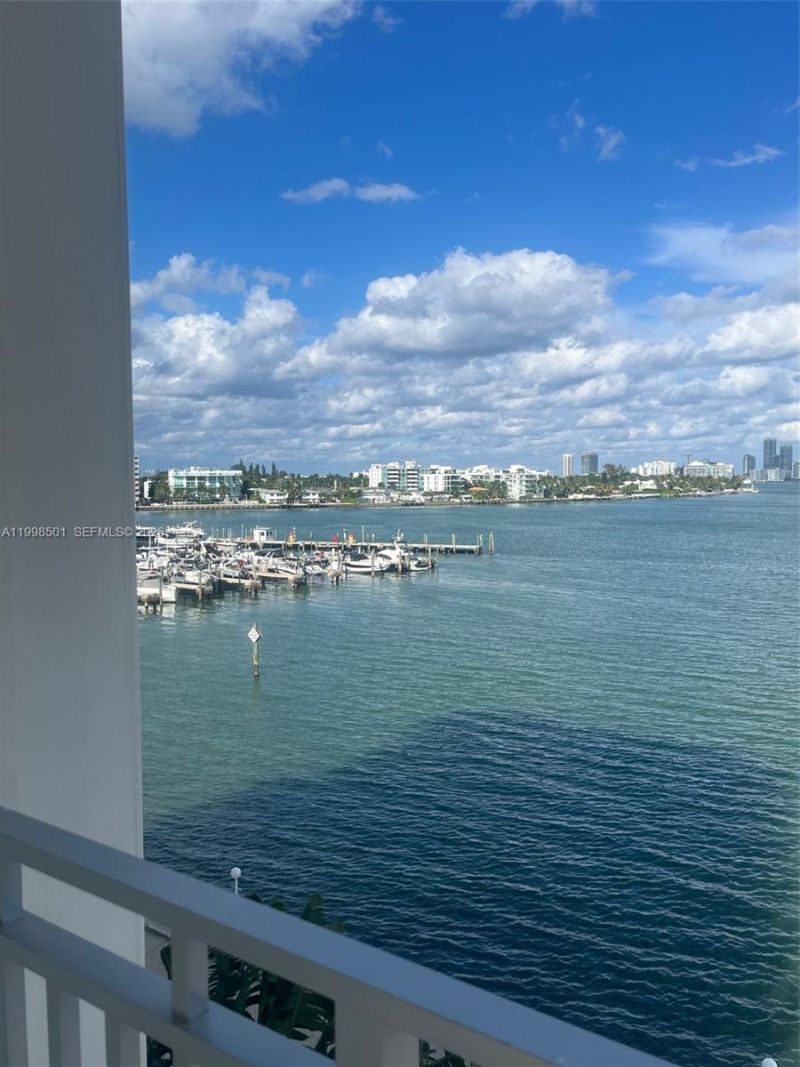 7545 E Treasure Dr, Unit 5H, North Bay Village, FL 33141 Photo