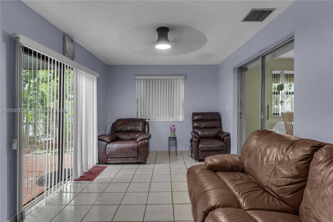 6770 SW 15th St , Miami, FL 33144 Photo