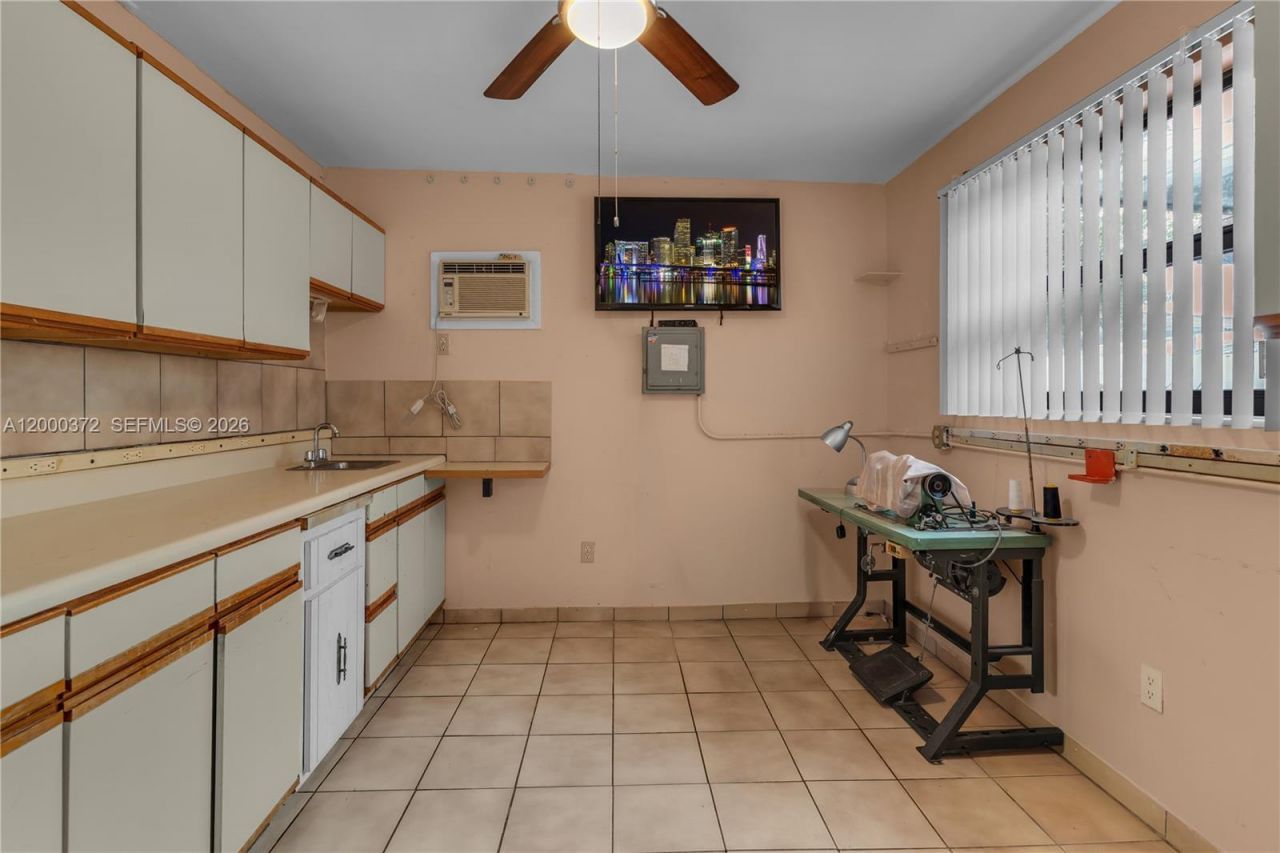 6770 SW 15th St , Miami, FL 33144 Photo