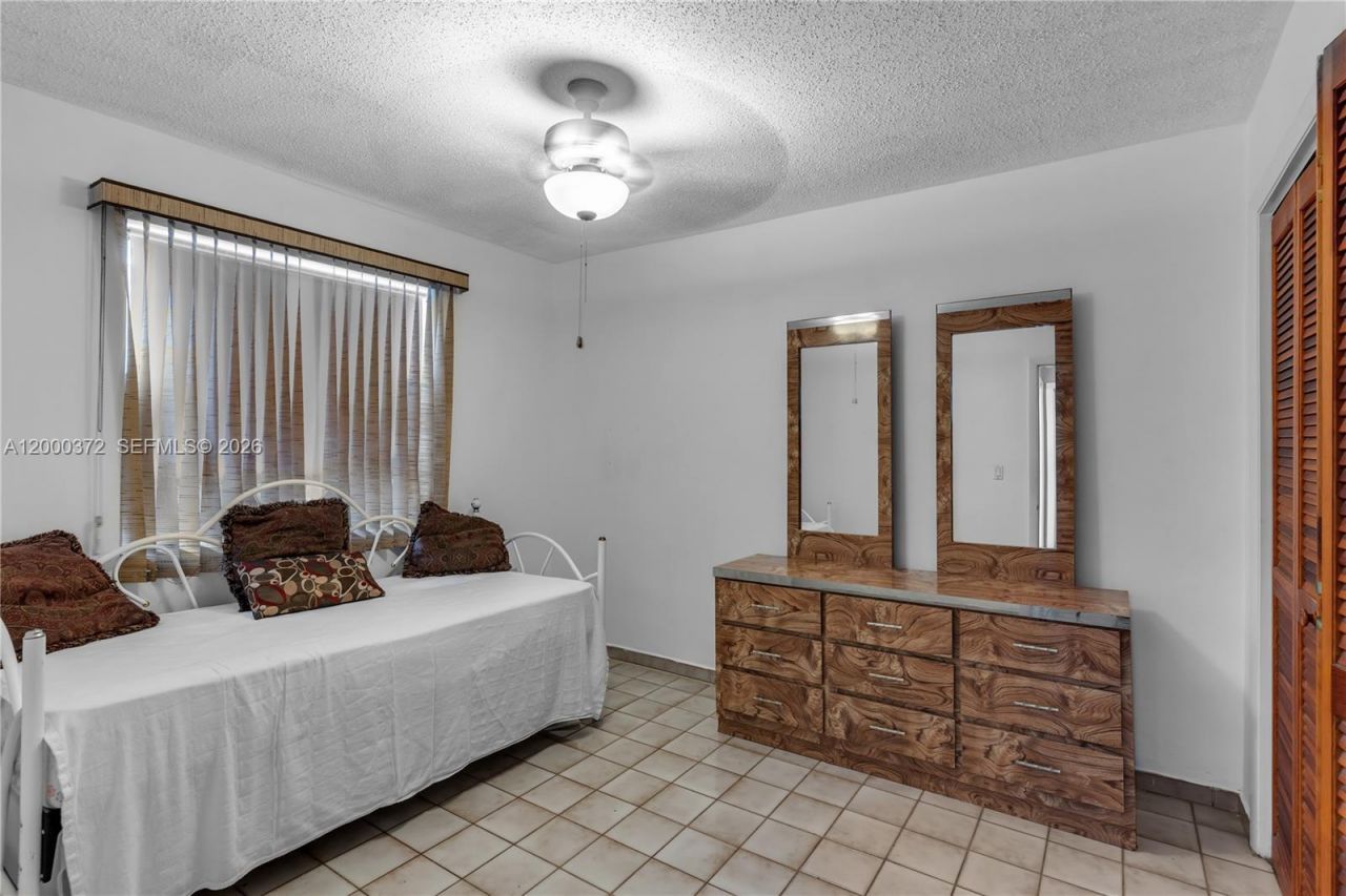 6770 SW 15th St , Miami, FL 33144 Photo