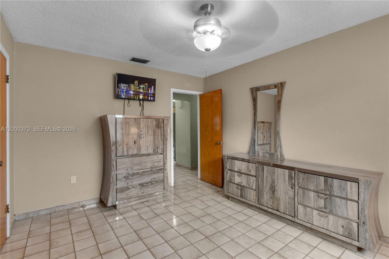 6770 SW 15th St , Miami, FL 33144 Photo