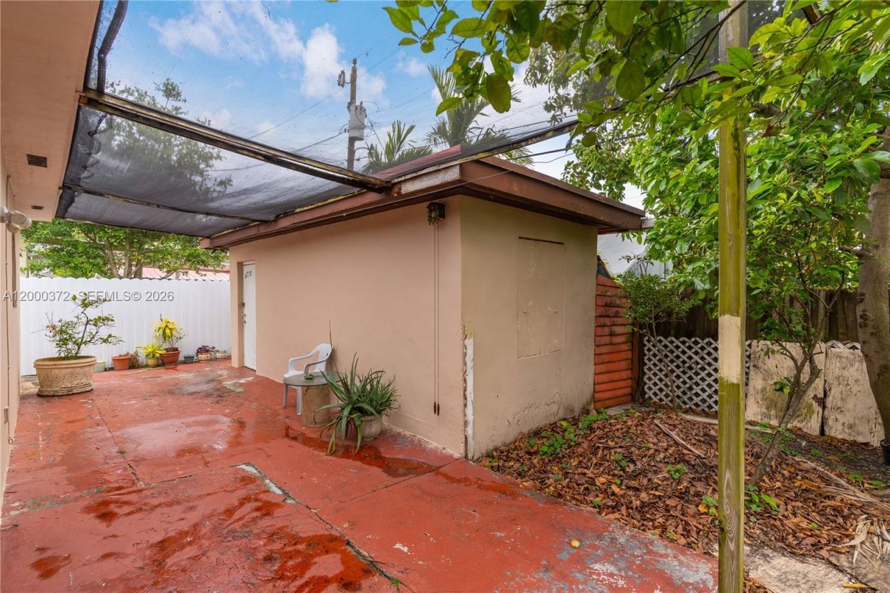 6770 SW 15th St , Miami, FL 33144 Photo