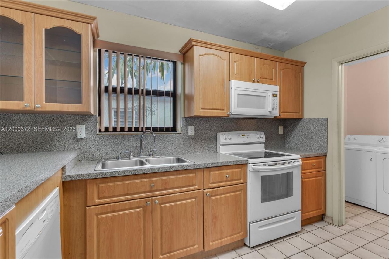 6770 SW 15th St , Miami, FL 33144 Photo