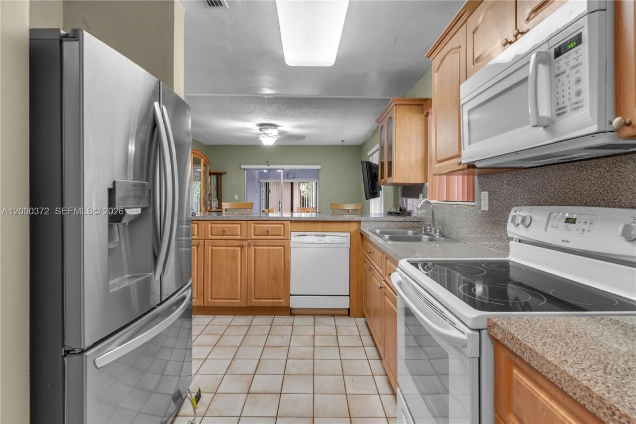6770 SW 15th St , Miami, FL 33144 Photo