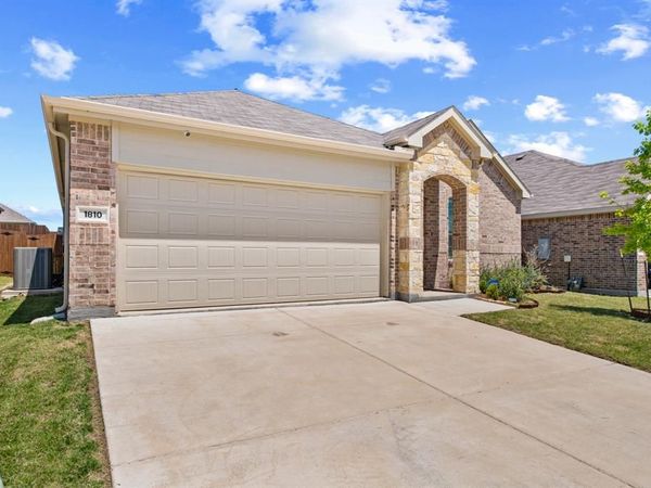 1810 Memorable Moment Drive , Crandall, TX 75114